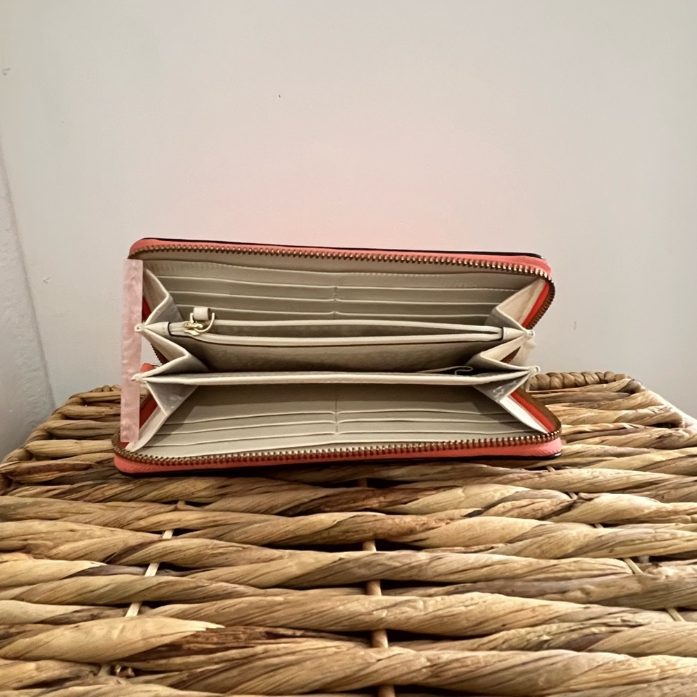 Kate Spade wallet - Picture 3 of 3